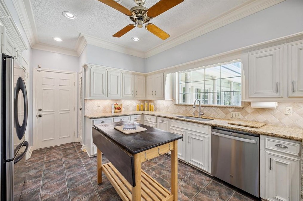 5430 Havenwoods Dr, Houston TX 77066-2522 exterior