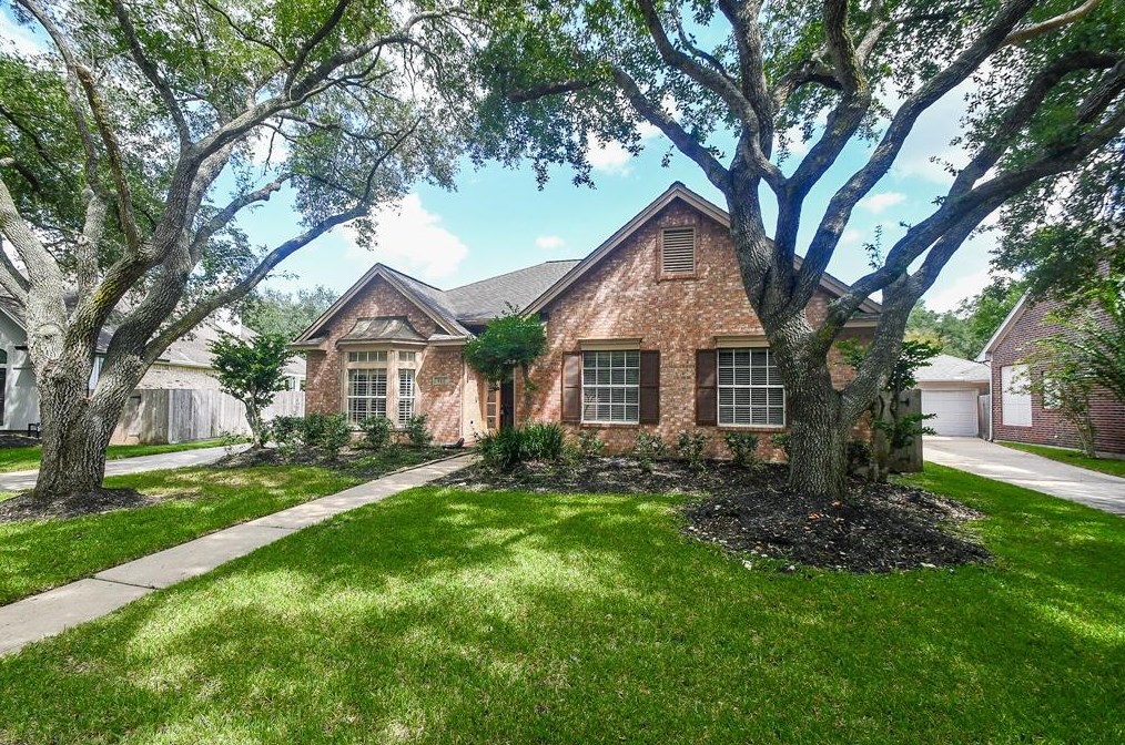 6415 Adobe Trails Dr, Sugar Land, TX 77479