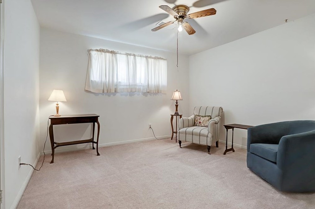 5615 Yarwell Dr, Houston TX  77096-3921 exterior