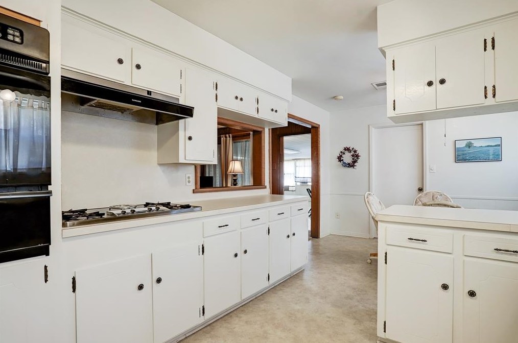 5615 Yarwell Dr, Houston TX  77096-3921 exterior