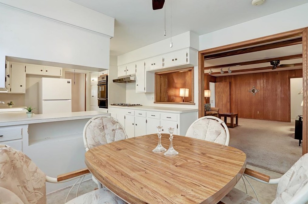 5615 Yarwell Dr, Houston TX  77096-3921 exterior