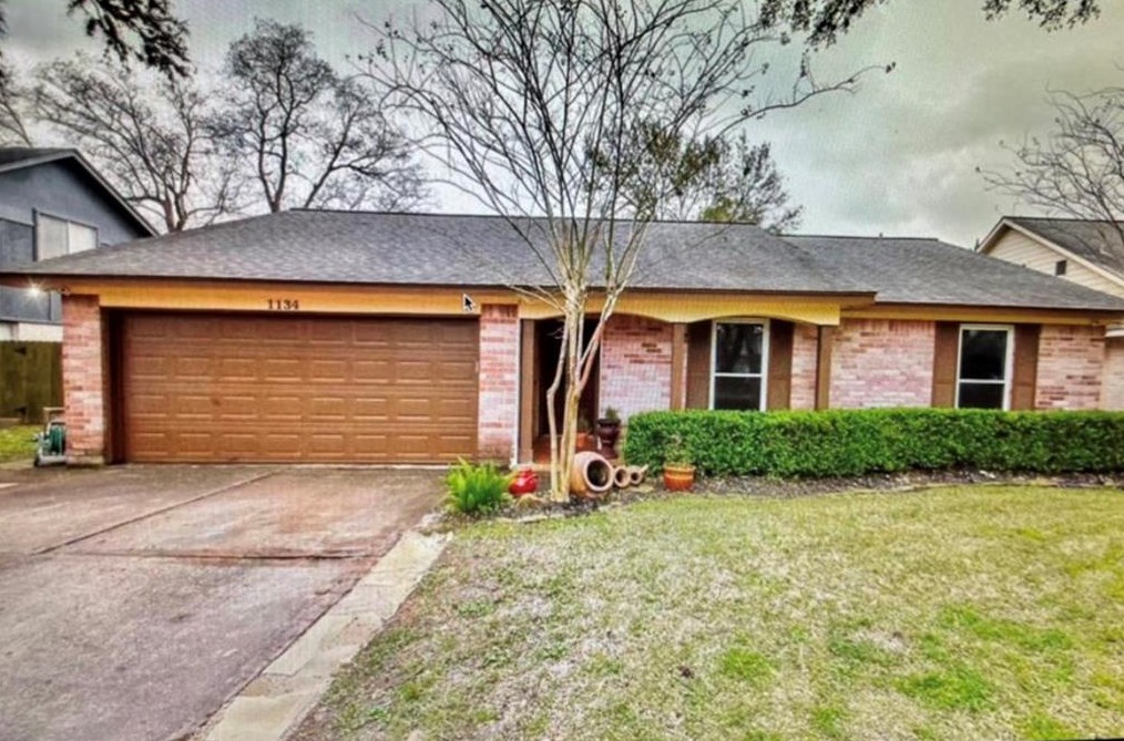 1134 Pinecroft Dr, Sugar Land, TX 77498