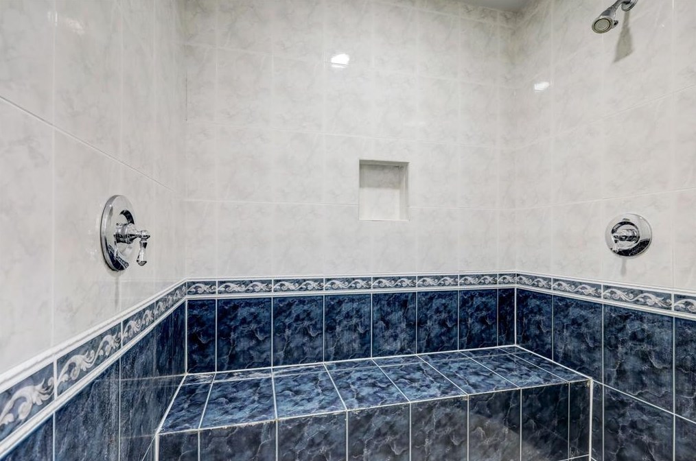 4720 Cashel Cir, Houston TX  77069-3504 exterior