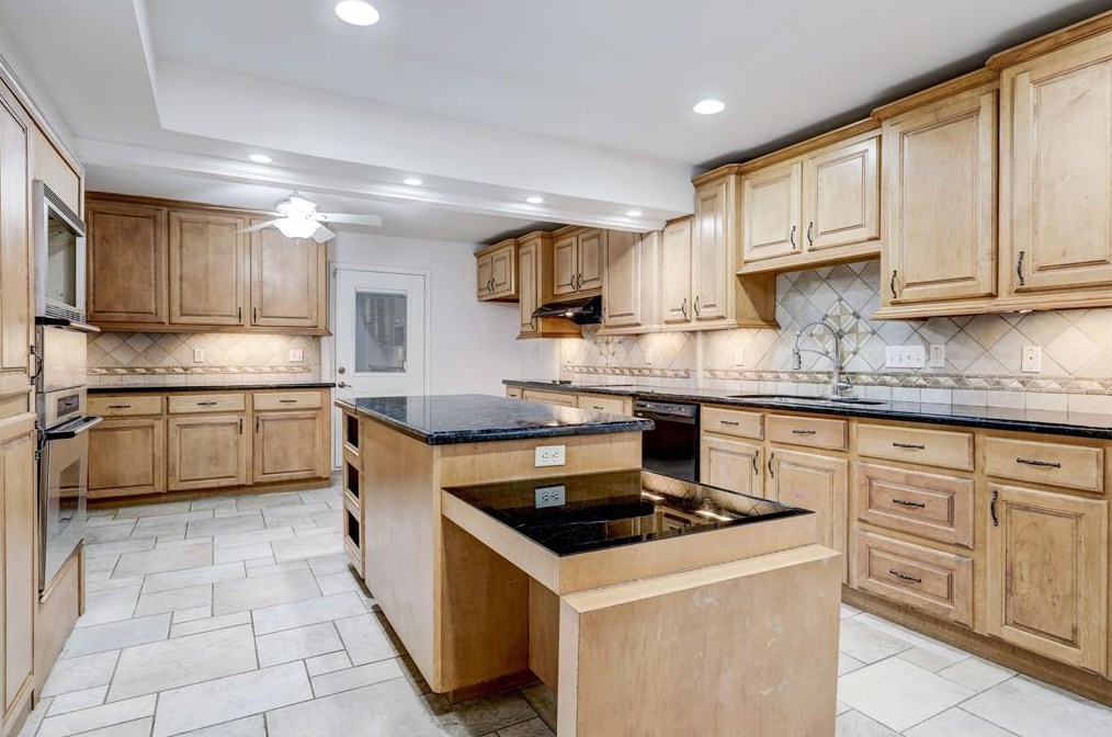 4720 Cashel Cir, Houston TX  77069-3504 exterior