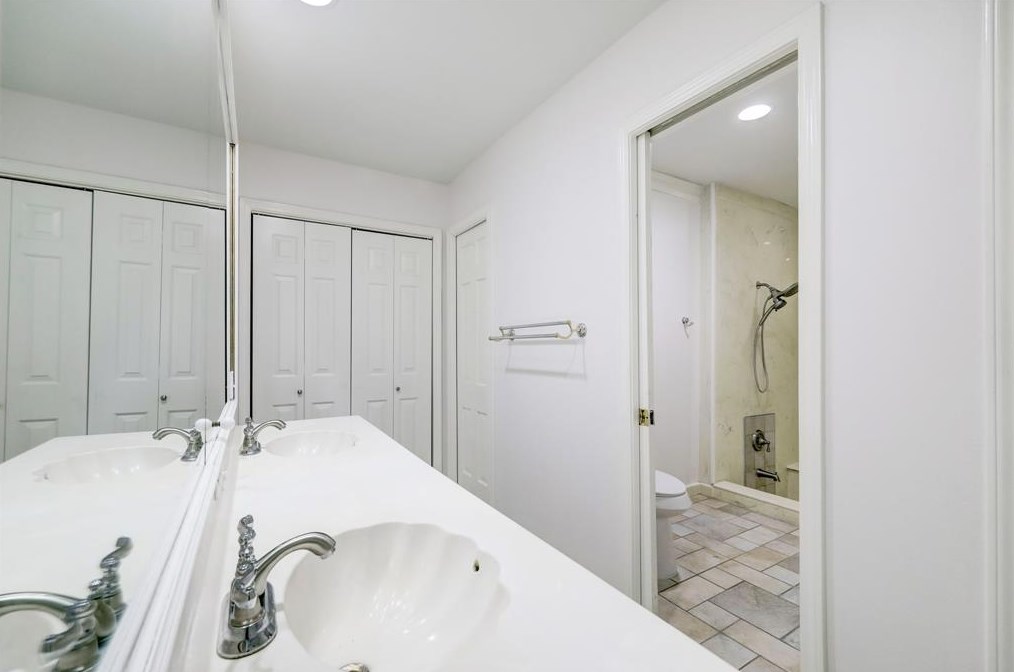 4720 Cashel Cir, Houston TX  77069-3504 exterior