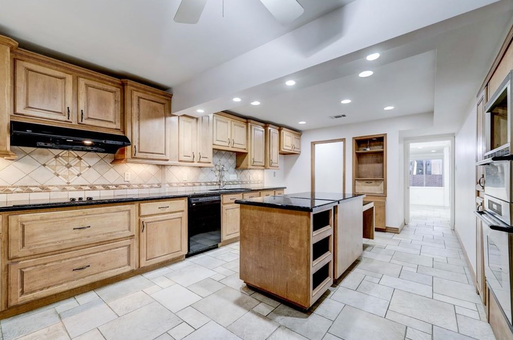 4720 Cashel Cir, Houston TX  77069-3504 exterior