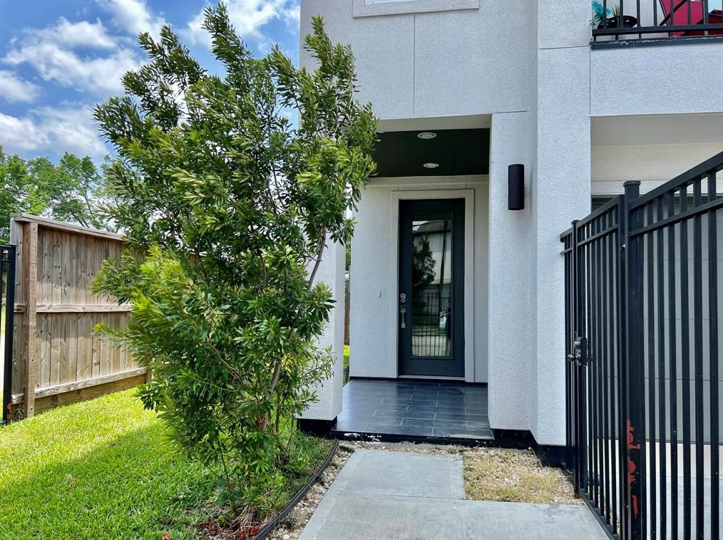 618 Meadow St, Houston, TX 77020