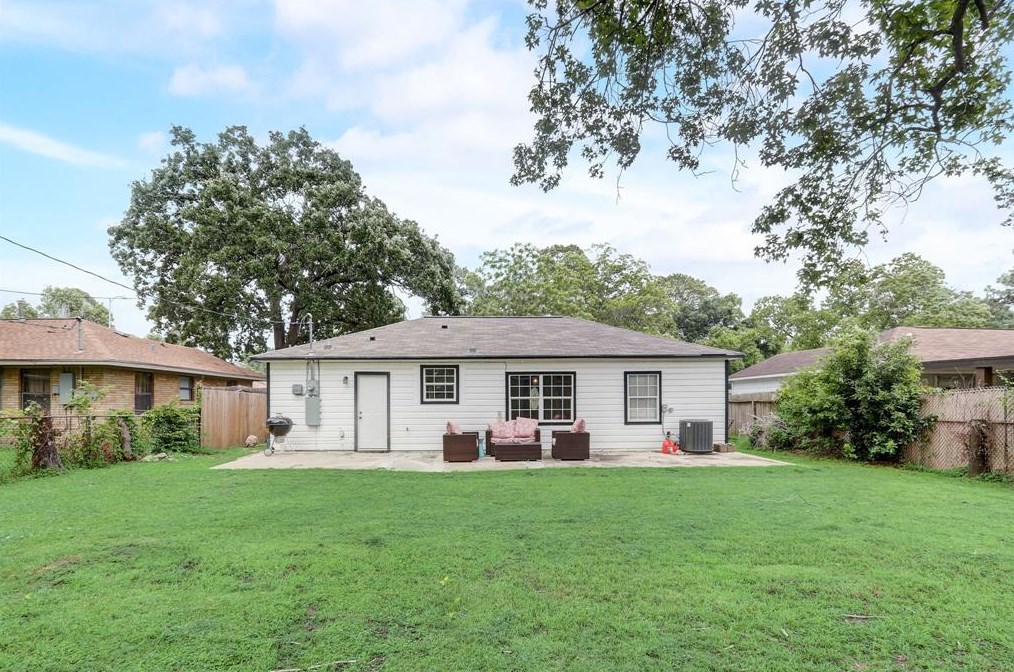 10413 Wolbrook, Houston TX  77016-3207 exterior