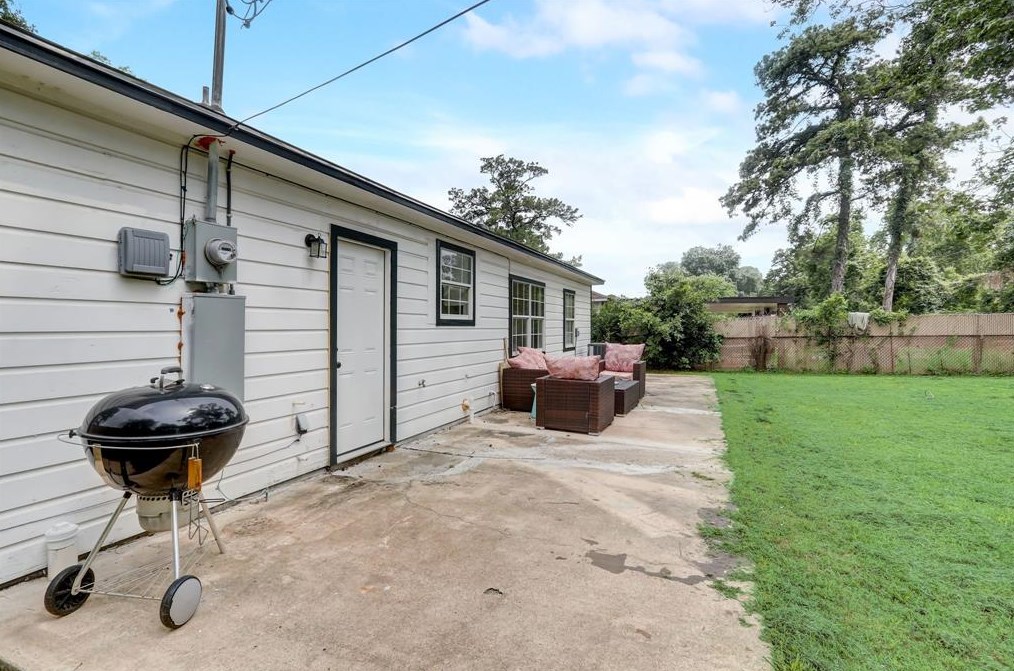 10413 Wolbrook, Houston TX  77016-3207 exterior