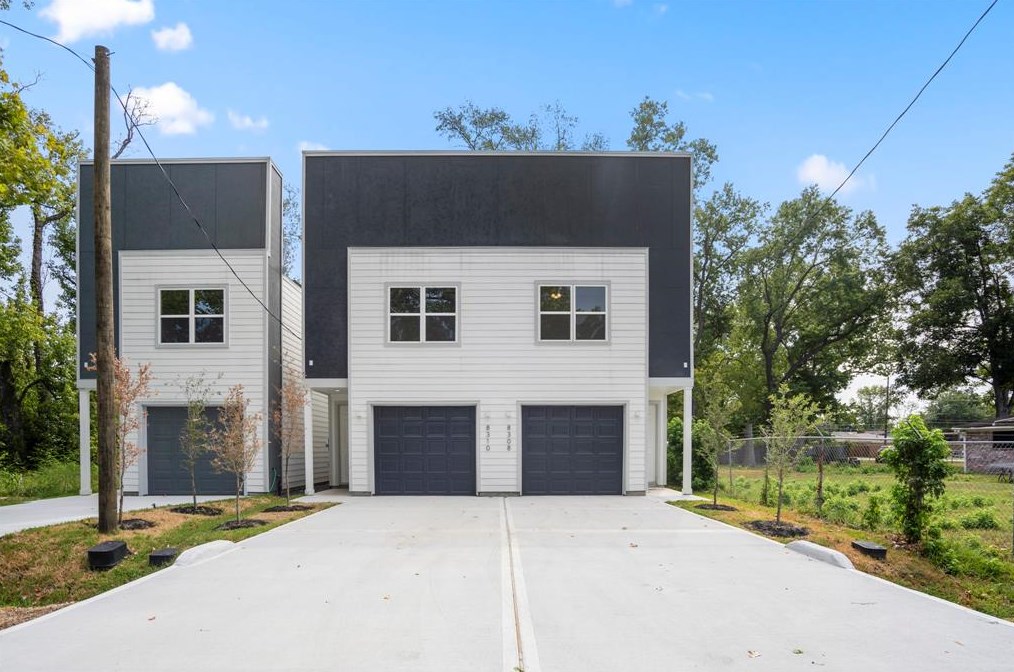 8310 Prairie View Dr, Houston, TX 77088