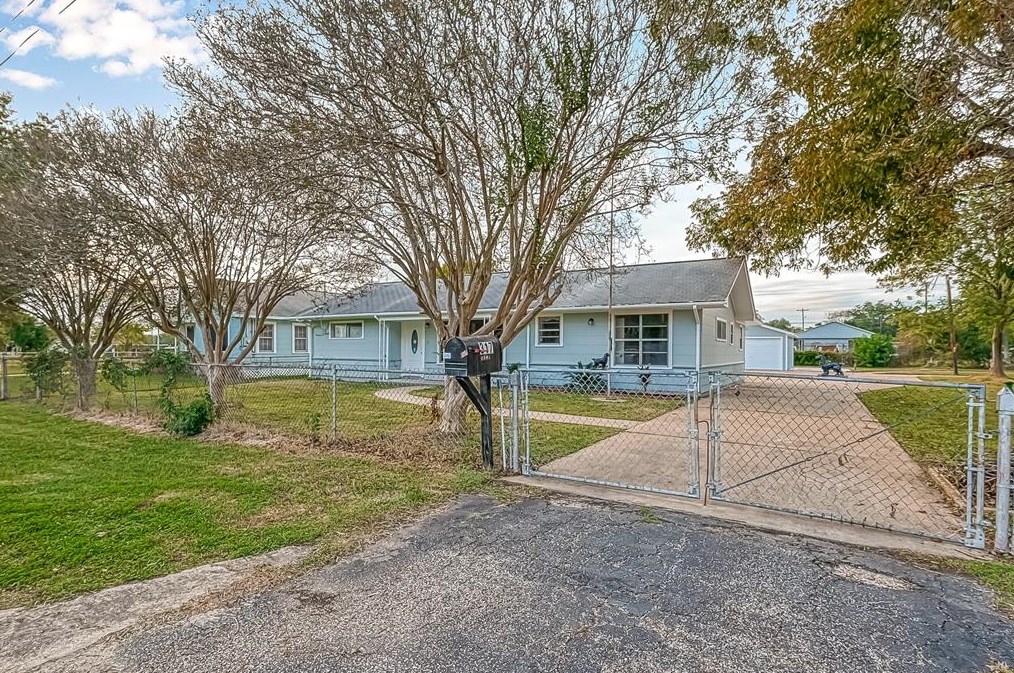 317 Scarlett St, Baytown, TX 77520