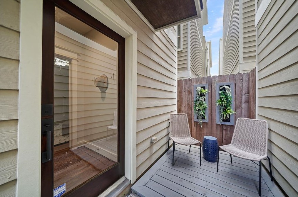 1512 Crockett St, Houston, TX 77007-4181
