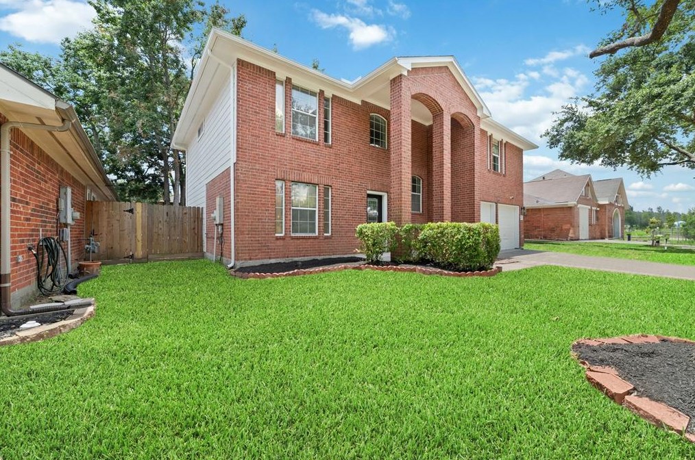 16023 Mossy Grove Dr, Humble, TX 77346-2585