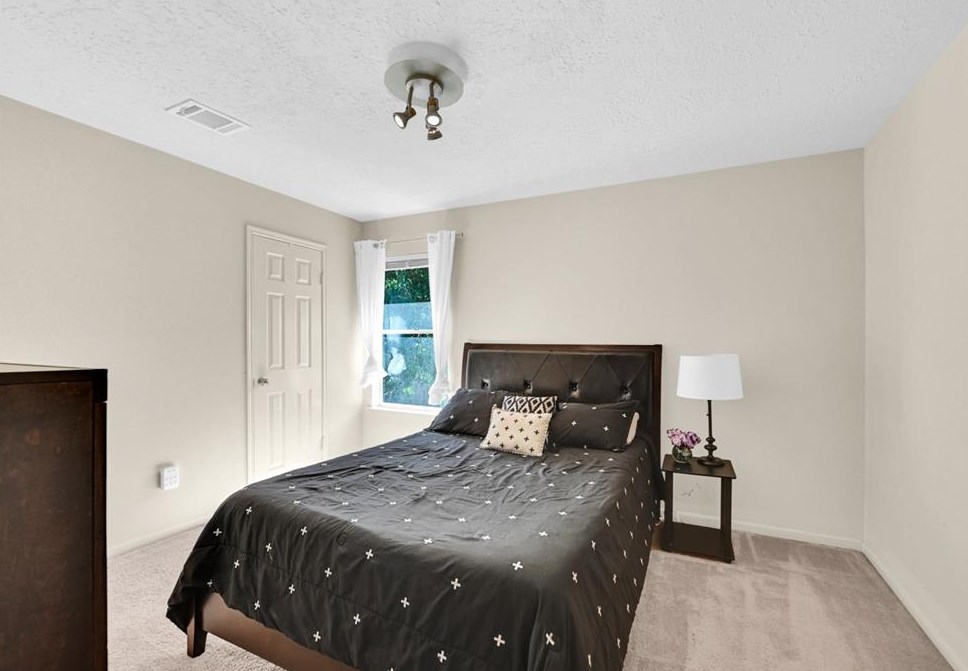 14615 Oak Chase Dr, Houston TX  77062-2212 exterior