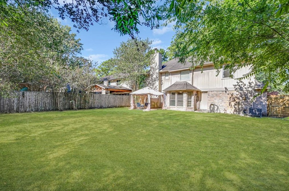 14615 Oak Chase Dr, Houston TX  77062-2212 exterior