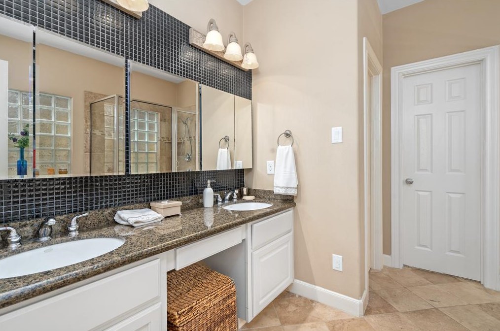1017 Gross St, Houston TX  77019-3711 exterior