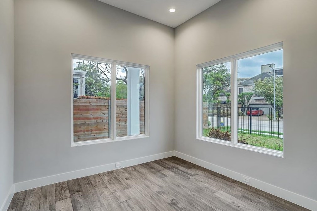 2432 Nantucket, Houston TX  77057-1906 exterior