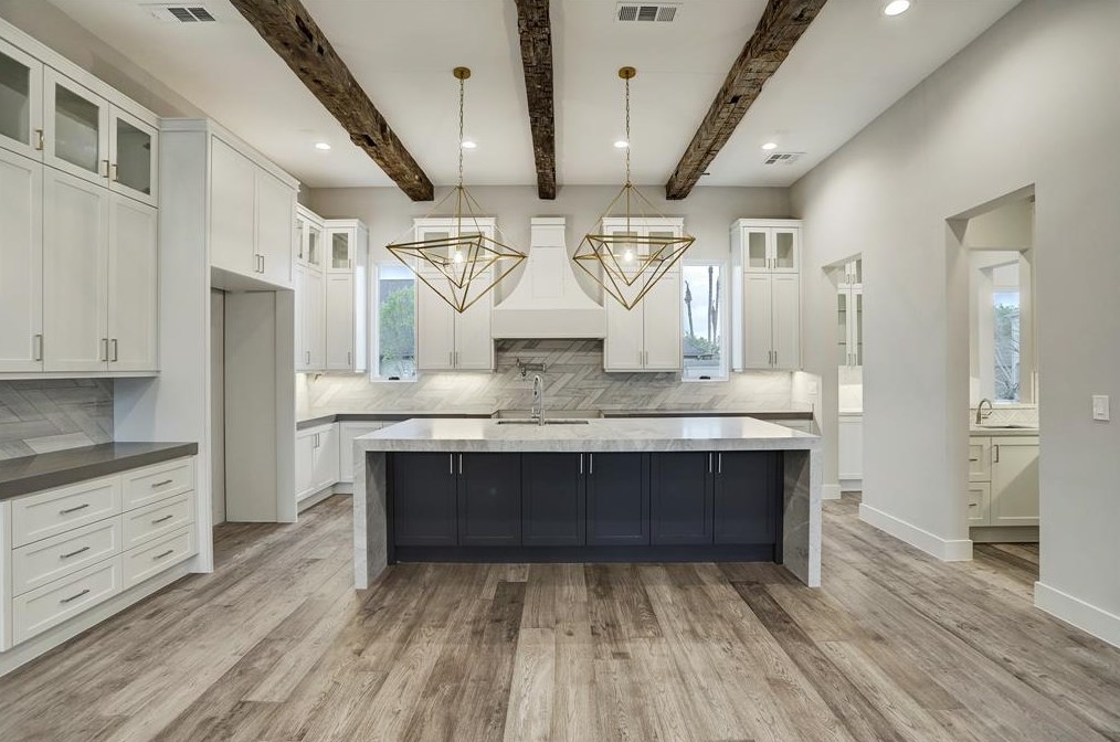 2432 Nantucket, Houston TX  77057-1906 exterior