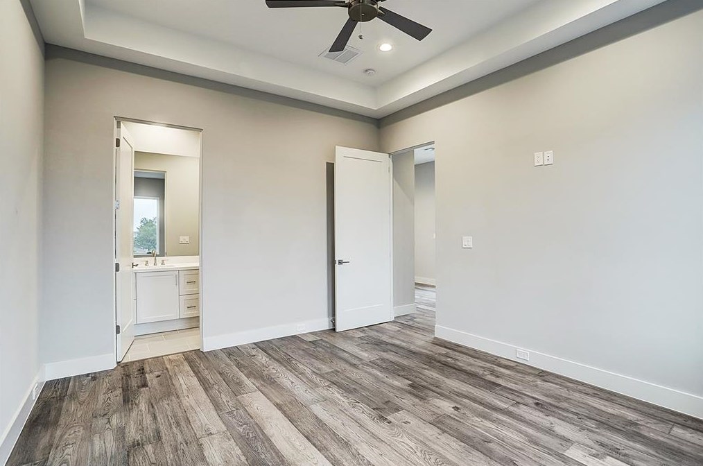 2432 Nantucket, Houston TX  77057-1906 exterior