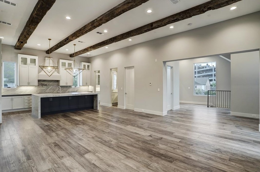 2432 Nantucket, Houston TX  77057-1906 exterior