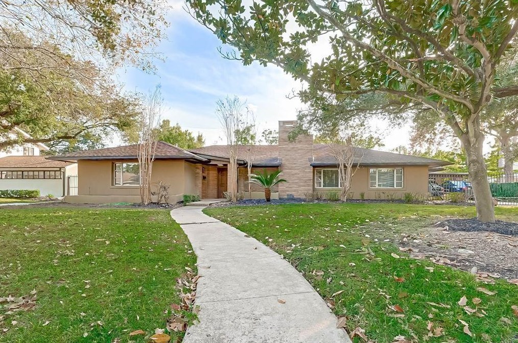 2511 Maroneal St, Houston TX  77030-3117 exterior