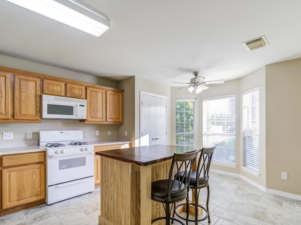 5427 Chasewood Dr, Bacliff, TX 77518