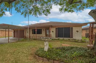 2426 15th Ave N, Texas City, TX 77590 - Photo 2