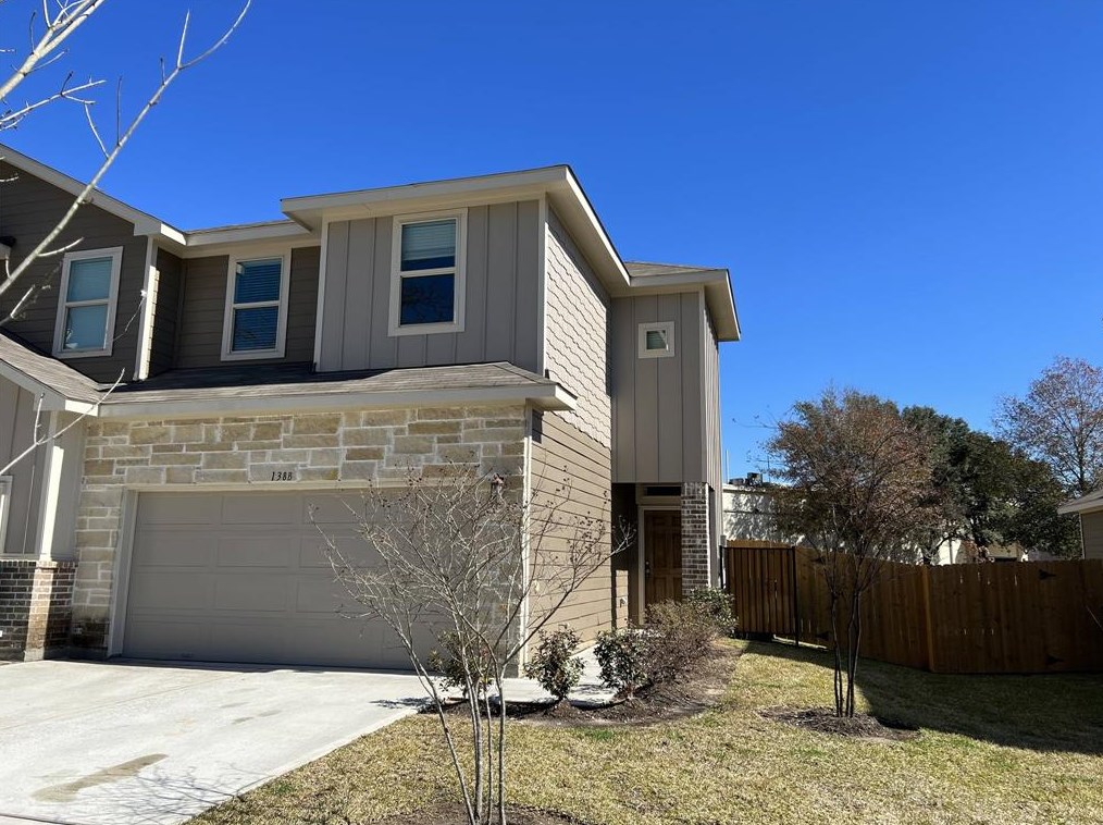 138 Parkgate #b, Conroe, TX 77304