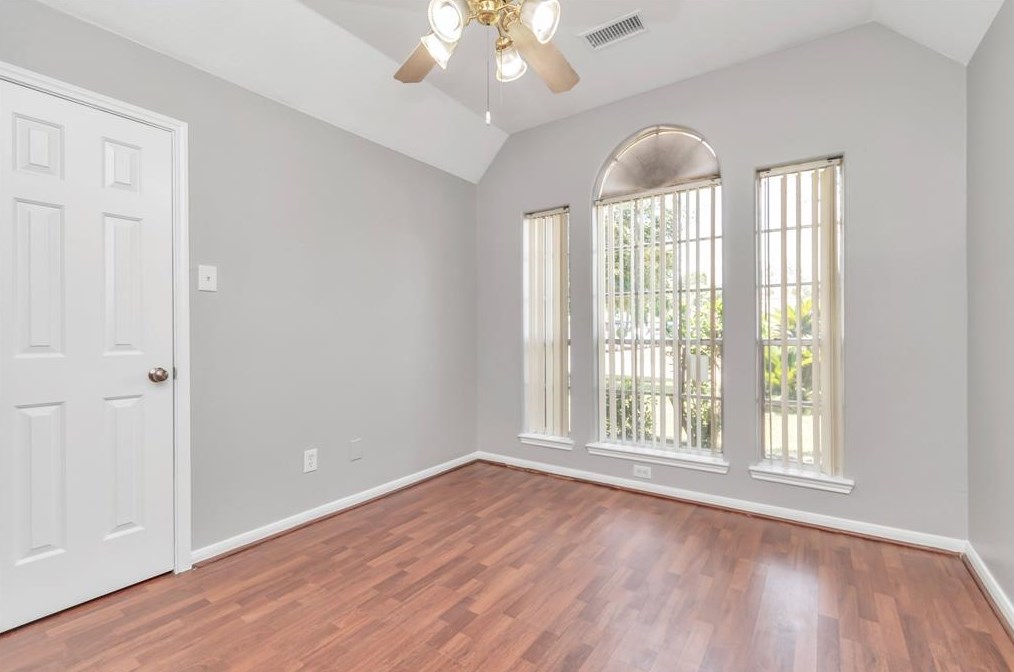 15211 Oak Ter Dr, Houston TX  77082-4026 exterior
