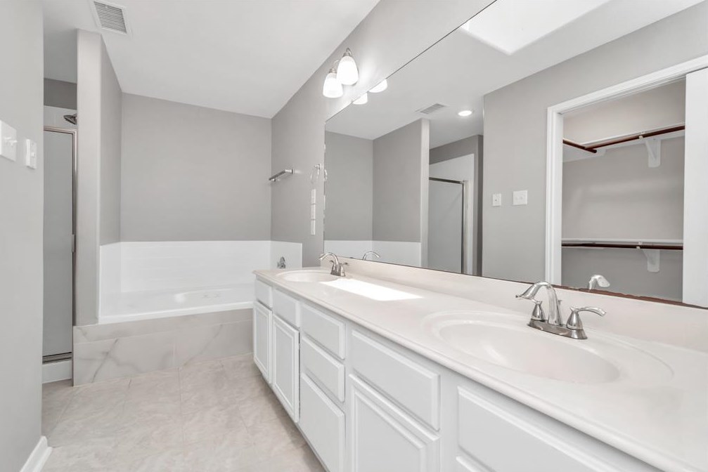 15211 Oak Ter Dr, Houston TX  77082-4026 exterior
