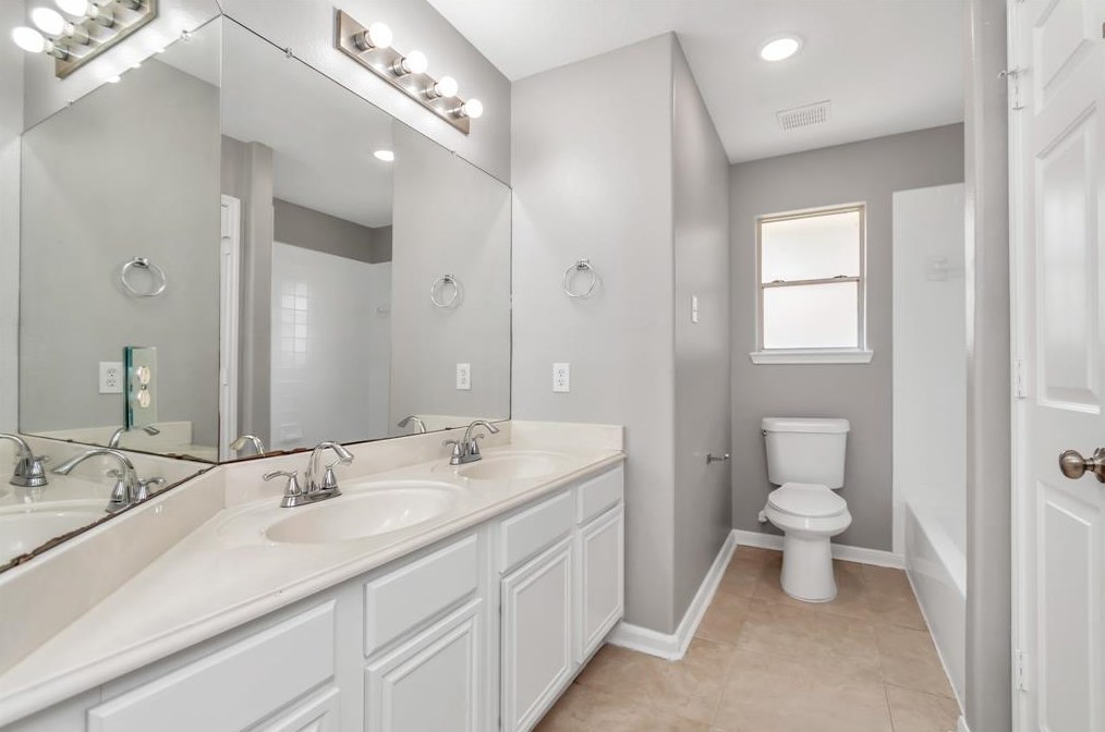 15211 Oak Ter Dr, Houston TX  77082-4026 exterior