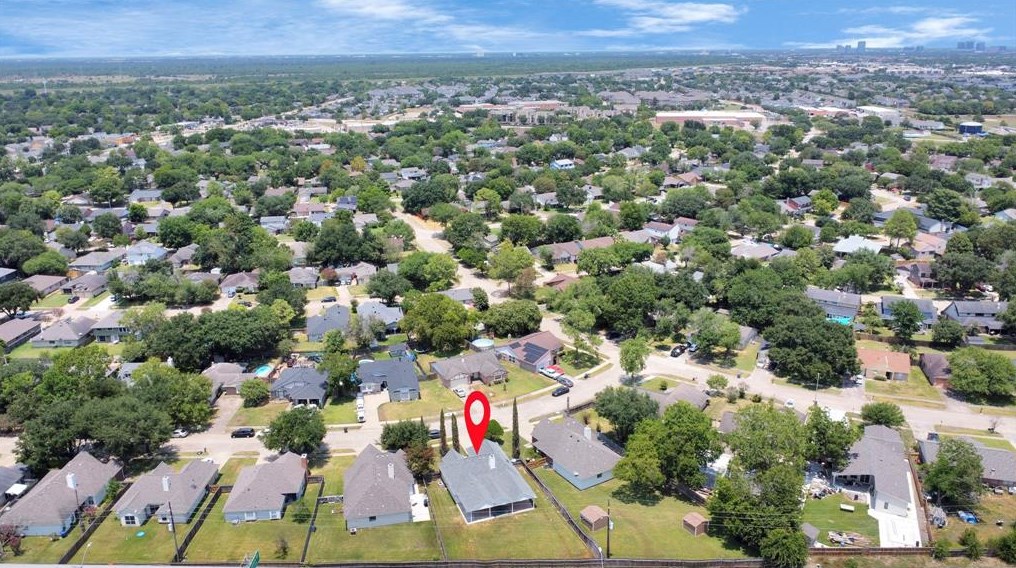 15211 Oak Terrace Dr, Houston TX  77082-4026 exterior