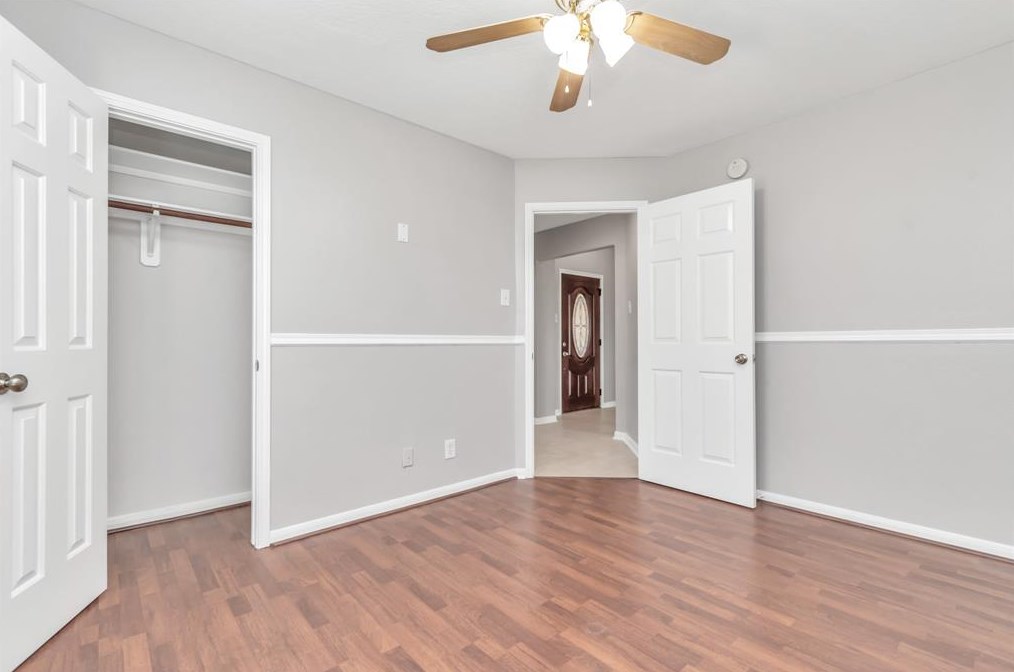 15211 Oak Ter Dr, Houston TX  77082-4026 exterior
