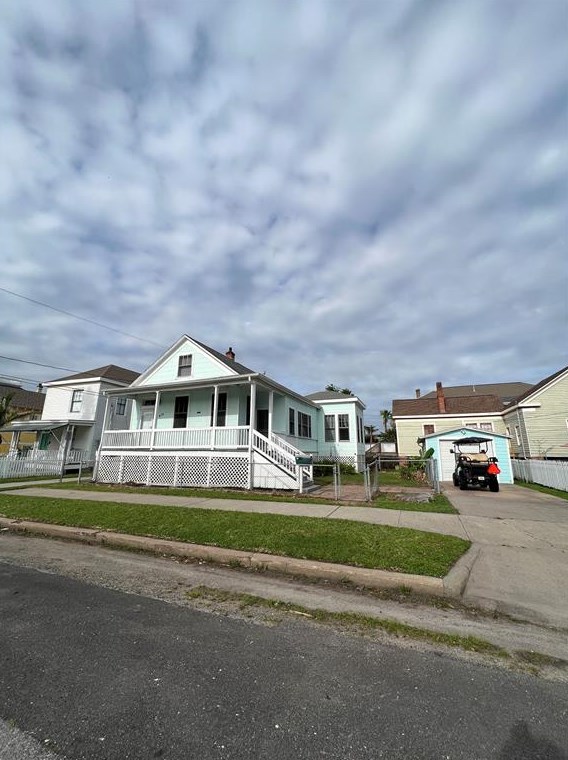 614 13th St, Galveston, TX 77550