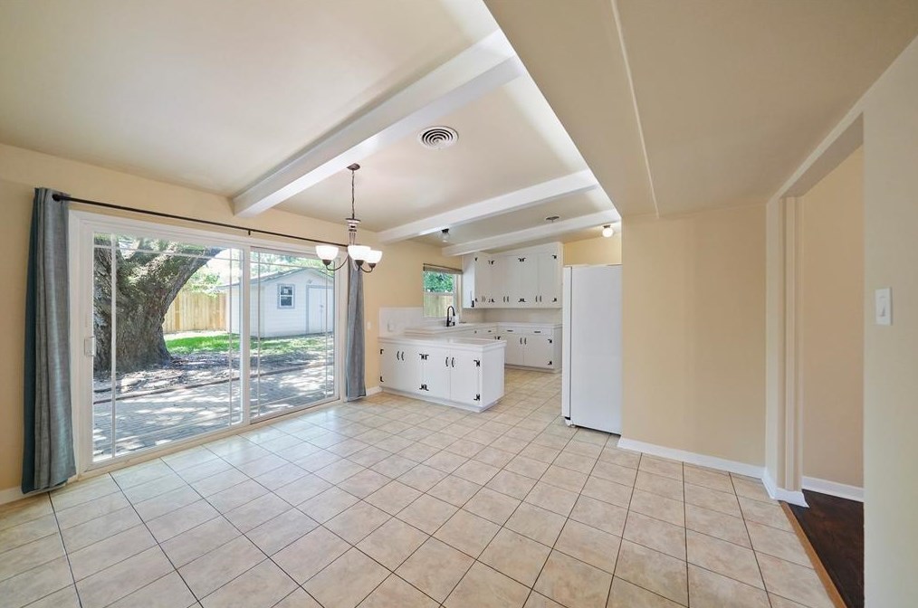 819 Rainy River Dr, Houston, TX 77088