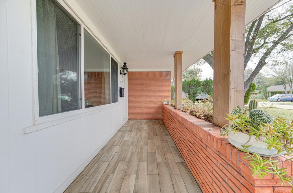 6026 Clarewood Dr, Houston, TX 77081