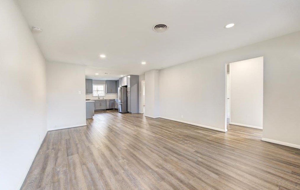 6026 Clarewood Dr, Houston TX  77081-5002 exterior