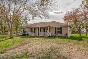 1512 Bayou Dr, Bay City, TX 77414 - Photo 2