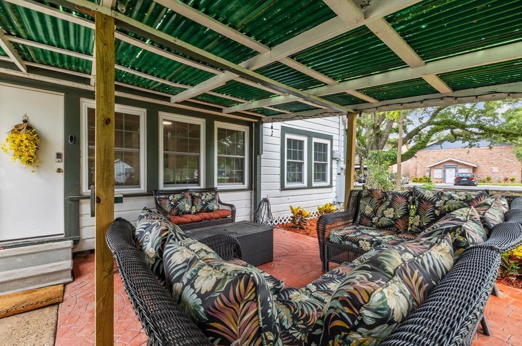 404 W 3rd St, League City, TX 77573