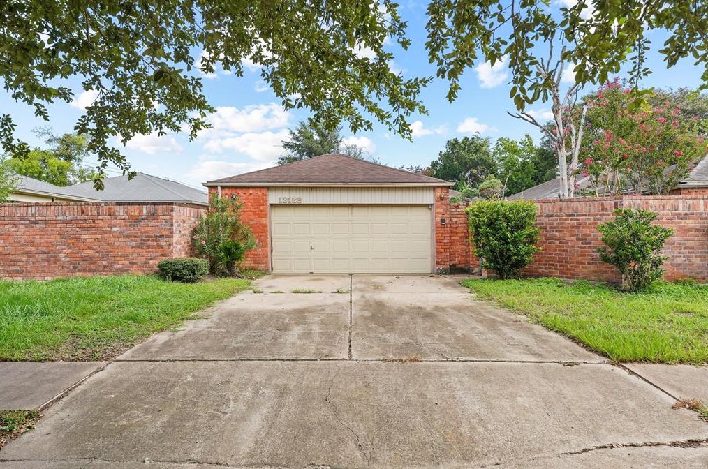 13138 Newbrook Dr, Houston, TX 77072-3814