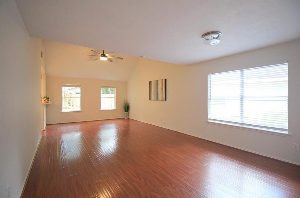 6 Thicket Grove Pl, Conroe, TX 77385