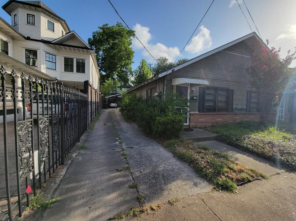 129 Parkview St #2, Houston, TX 77009