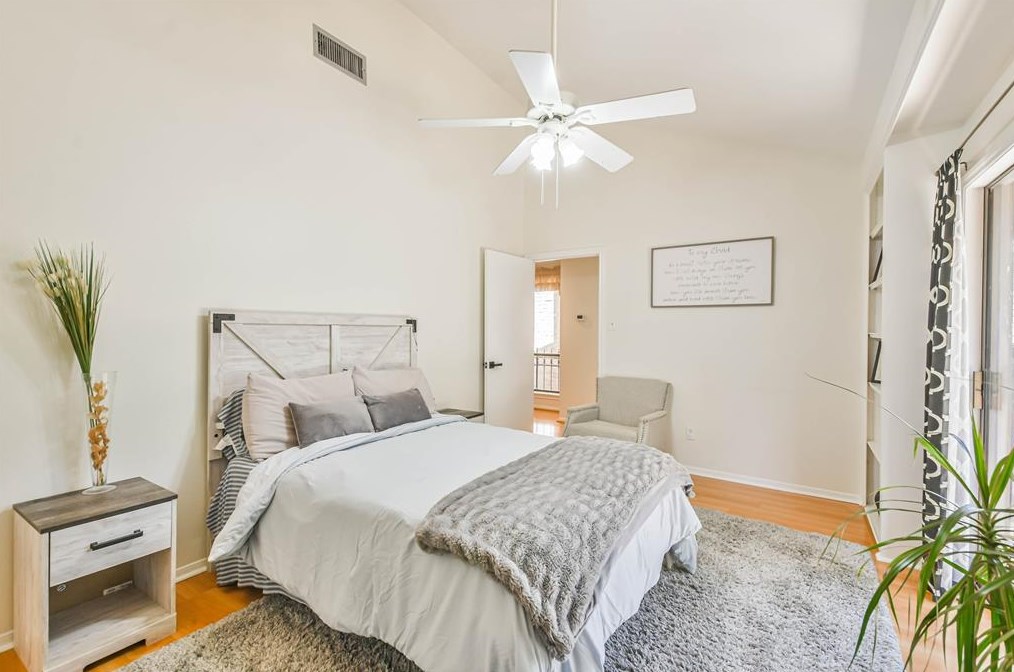 201 Vanderpool Ln Apt 75, Houston, TX 77024