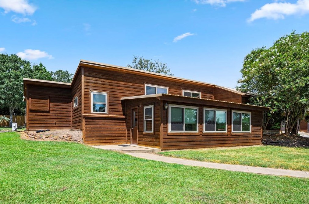 1835 Fm949, Alleyton, TX 78935