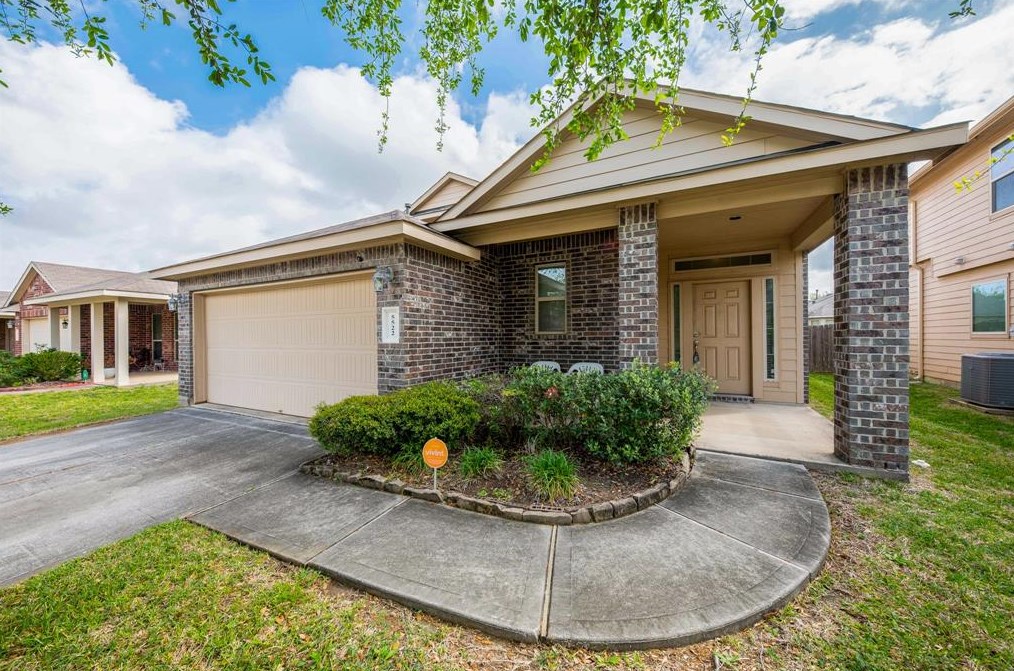 5522 Floral Valley Ln, Katy, TX 77449-1404