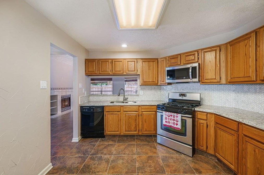 2402 Pebbledowne Cir, Sugar Land TX 77478-6079 exterior