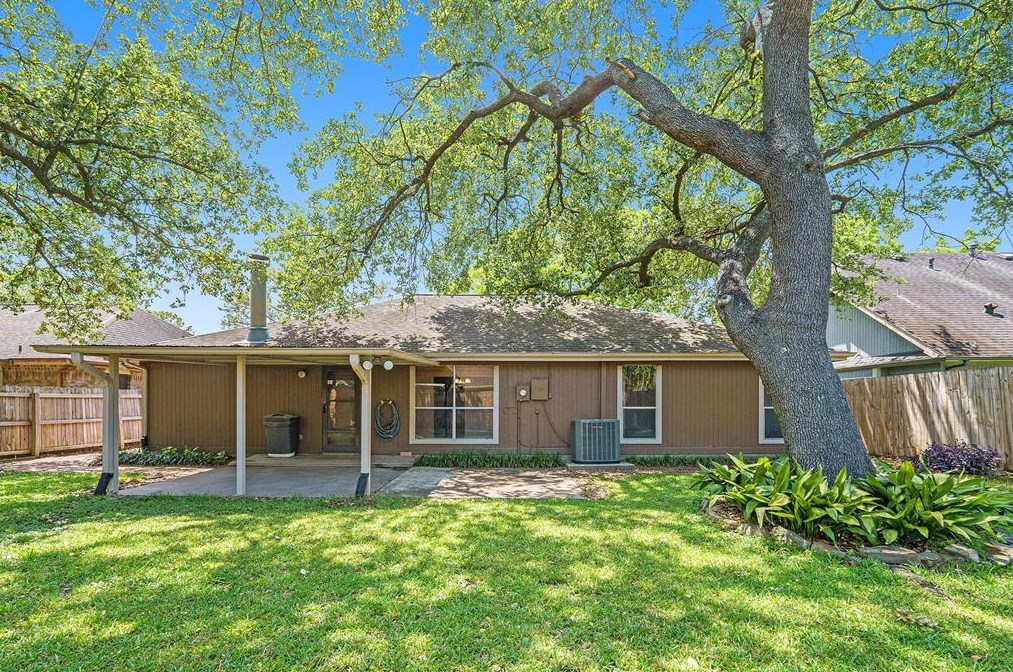 2402 Pebbledowne Cir, Sugar Land TX 77478-6079 exterior