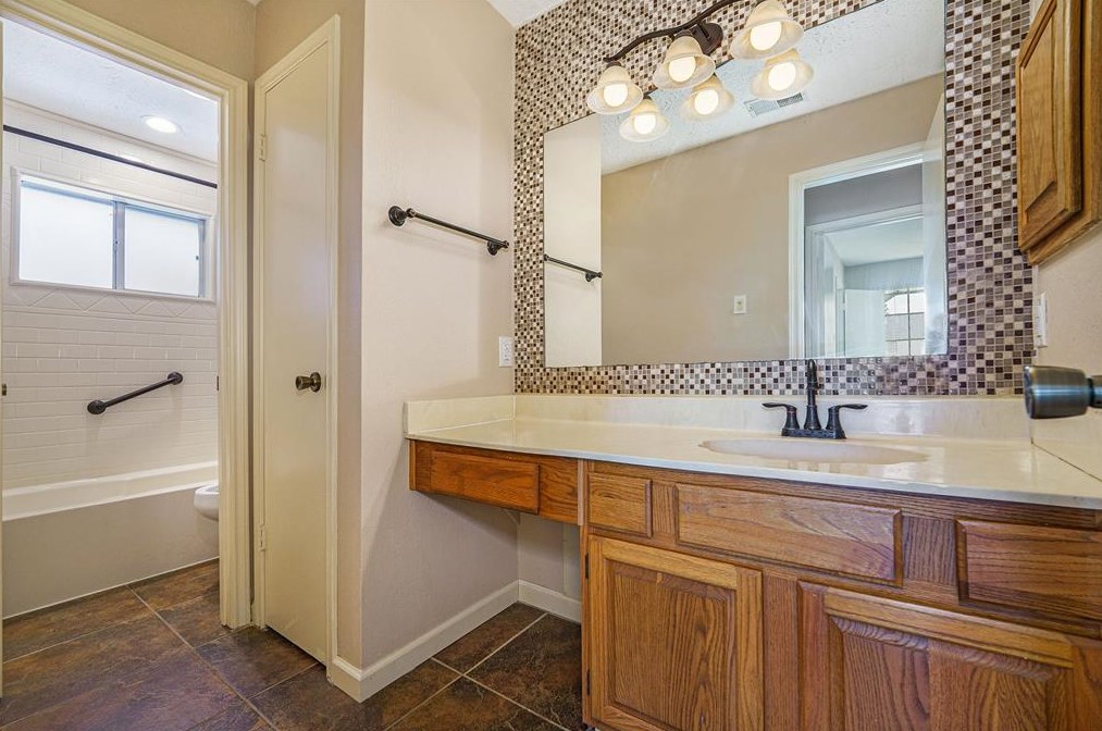 2402 Pebbledowne Cir, Sugar Land TX 77478-6079 exterior