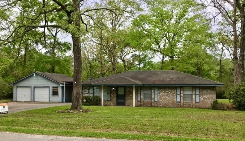 1810 Live Oak Dr, Conroe, TX 77301