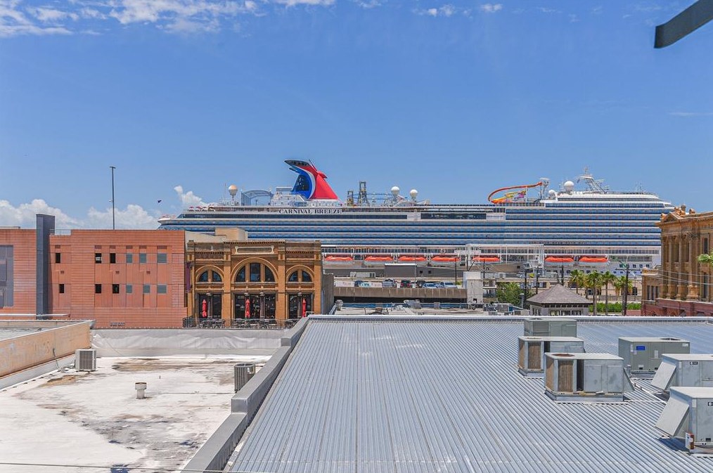 2400 Mechanic St #301, Galveston, TX 77550